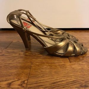 Oscar by Oscar de la Renta Gold Heels